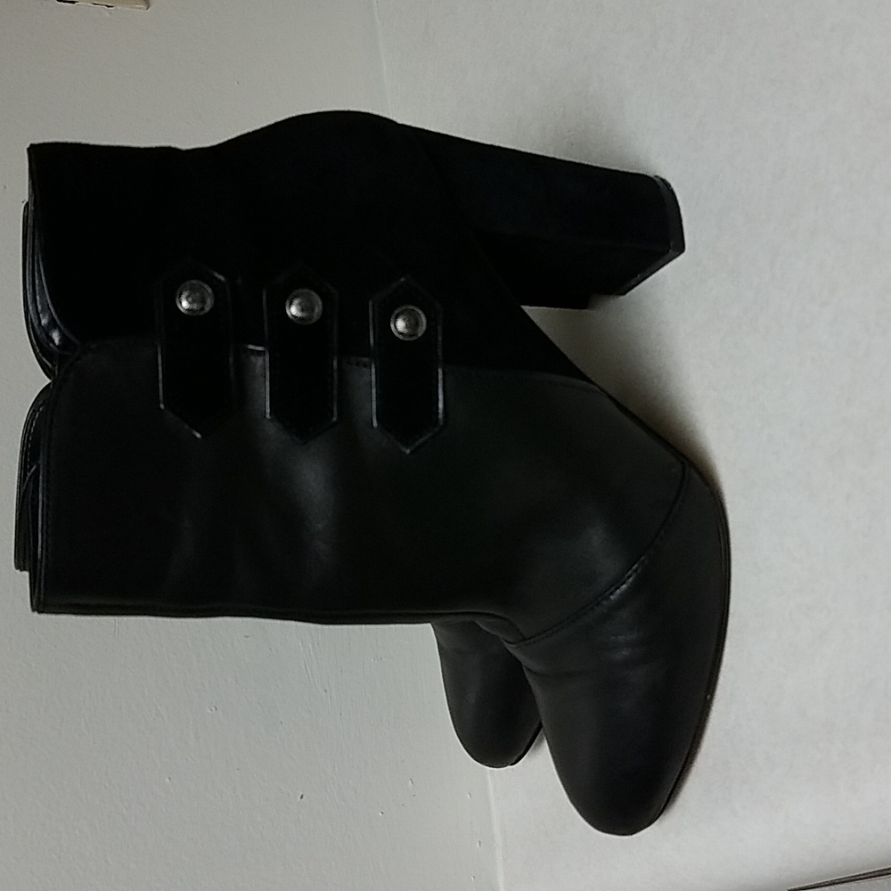 White House Black Market black heeled booties size 7